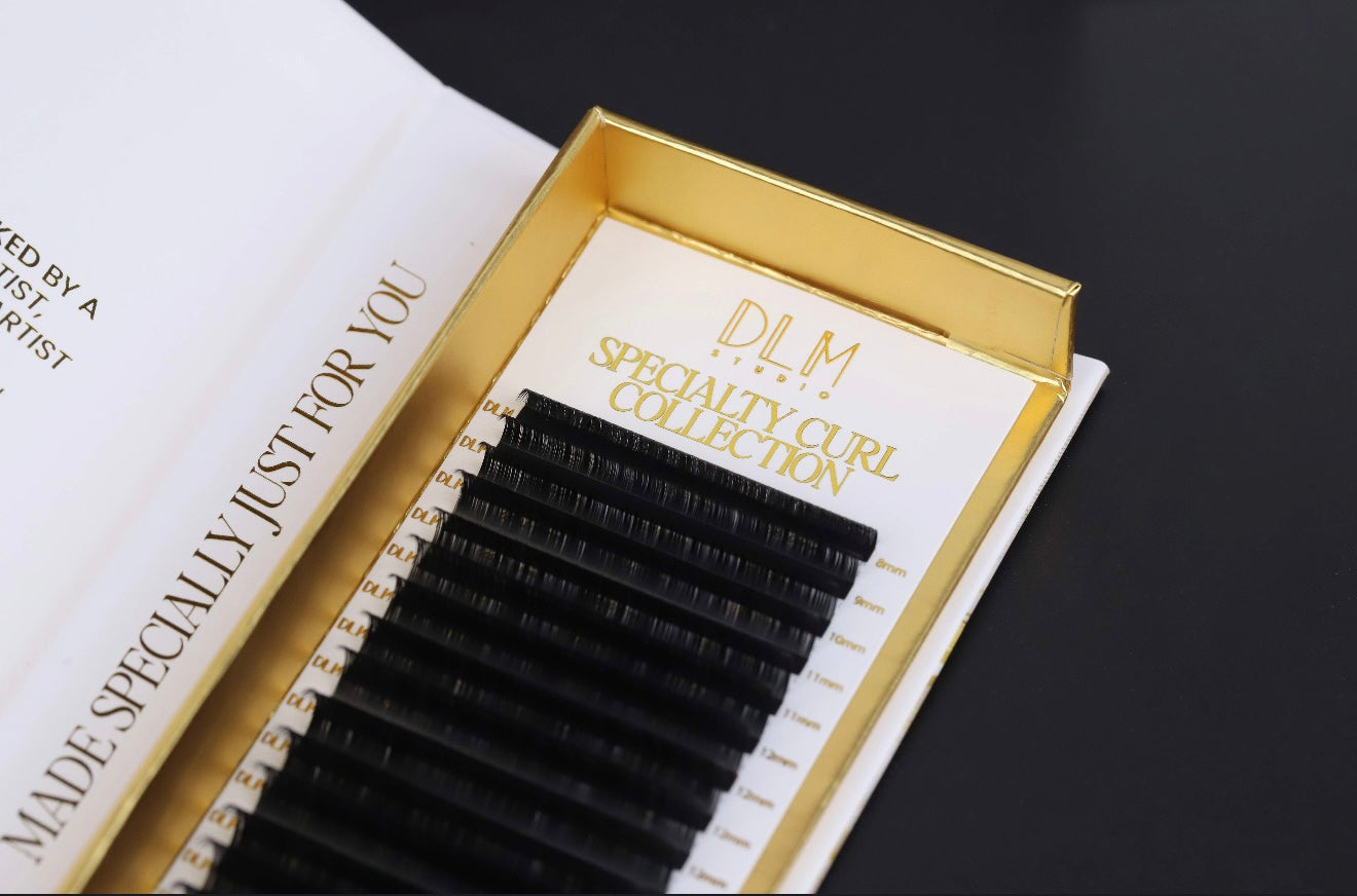 .05 M Curl Mixed Trays Volume Lash Extensions [VELVET SILK]